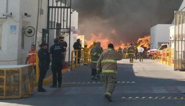 Voraz incendio consume almacén de la cervecería Modelo | Periódico Mirador